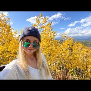 Meet your Posher, Cassandra